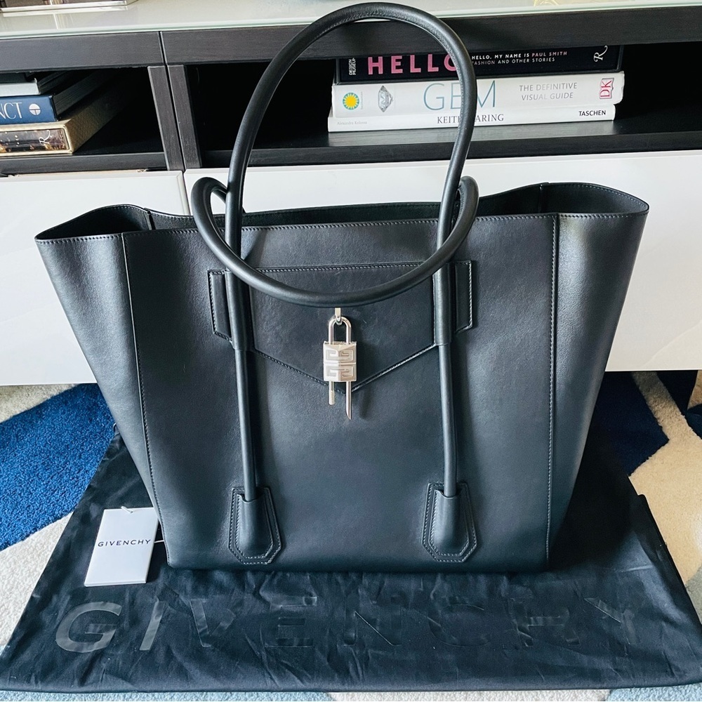 Brand New Givenchy Antigona Lock Soft Calfskin Black Leather Unisex Tote… - Picture 3 of 15